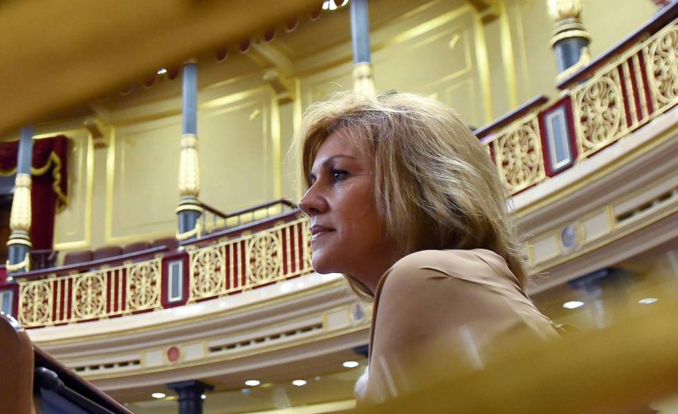 La ex secretaria general del PP María Dolores de Cospedal, sentadarn en el Congreso, el 30 de octubre. 