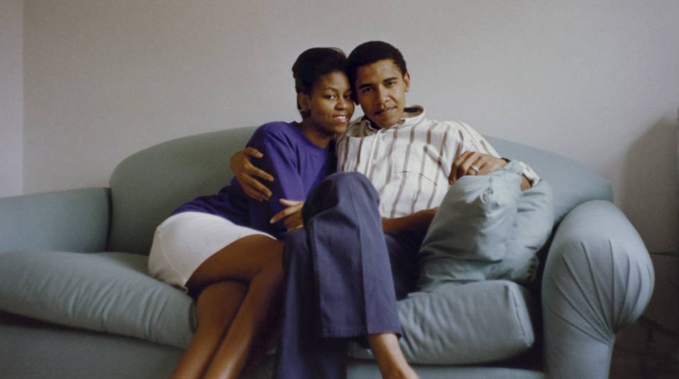 Michelle Obama no apartamento que dividia com Barack Obama quando eram ambos advogados jovens e apaixonados.