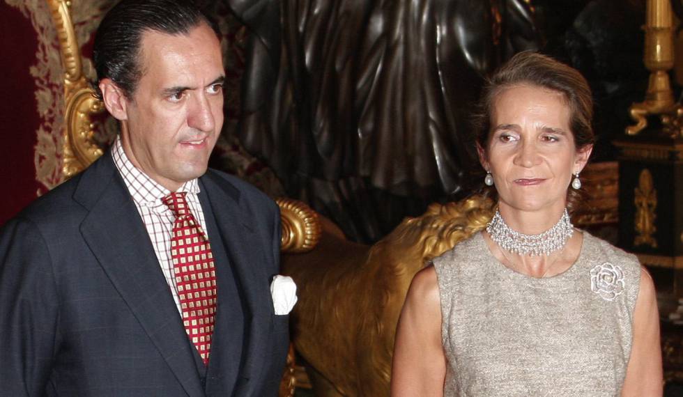 Los duques de Lugo, la Infanta Elena y su esposo Jaime de Marichalar durante la recepción que tuvo lugar en el Palacio Real con motivo de la celebración del Día de la Fiesta Nacional, en 2007.