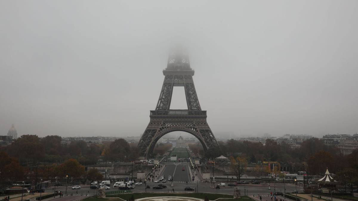 París bajo la niebla, el pasado jueves.