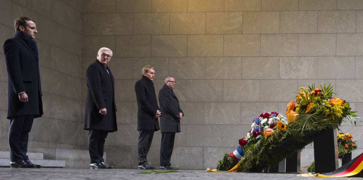 Emmanuel Macron, este domingo en Berlín, en la ceremonia por las víctimas de las guerras.