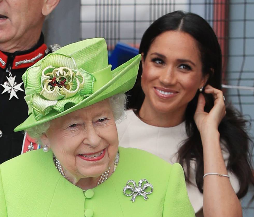 Isabel II y Meghan Markle en Cheshire, el 14 de junio de 2018.