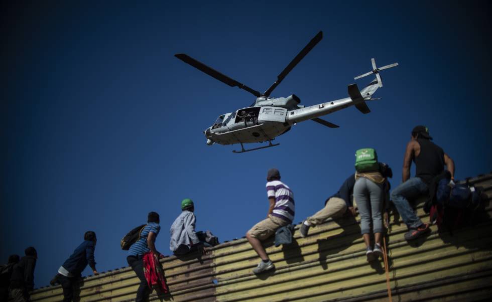 Fotos Tijuana Un Centenar De Migrantes Trata De Cruzar La Frontera