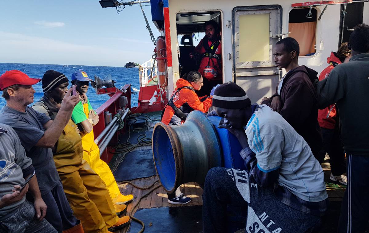 Migrantes rescatados en alta mar a bordo del pesquero 'Nuestra Madre Loreto'.