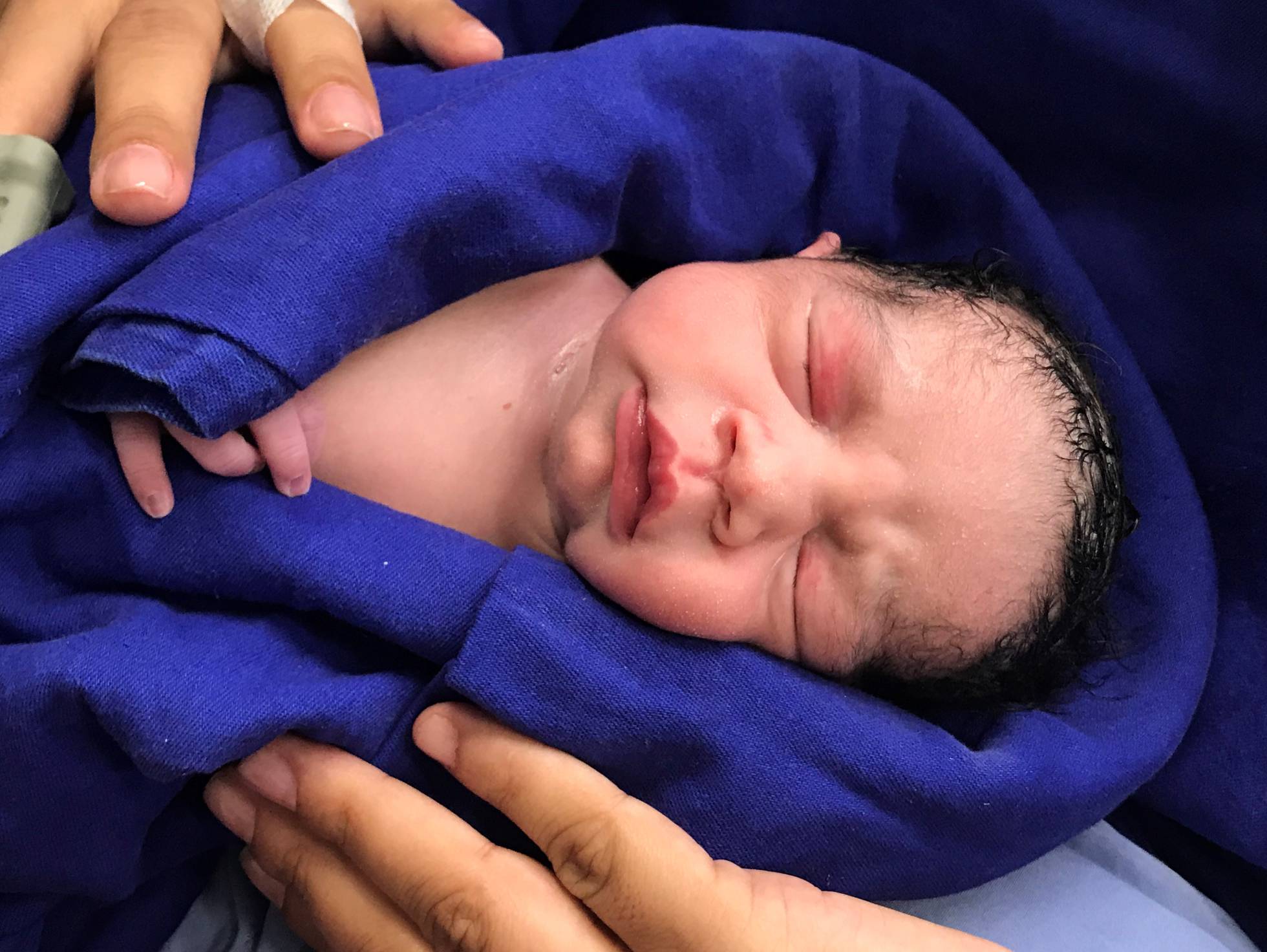 🤱 Nace primer bebé sano tras un polémico trasplante de útero de un cadáver