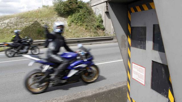 19.000 euros de multa para el motorista francés que hacía ‘peinetas’ a los radares