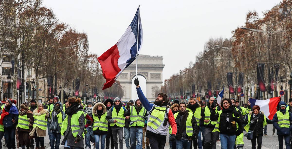 Protesta de los 'chalecos amarillos' en los Campos Elíseos de París este sábado.