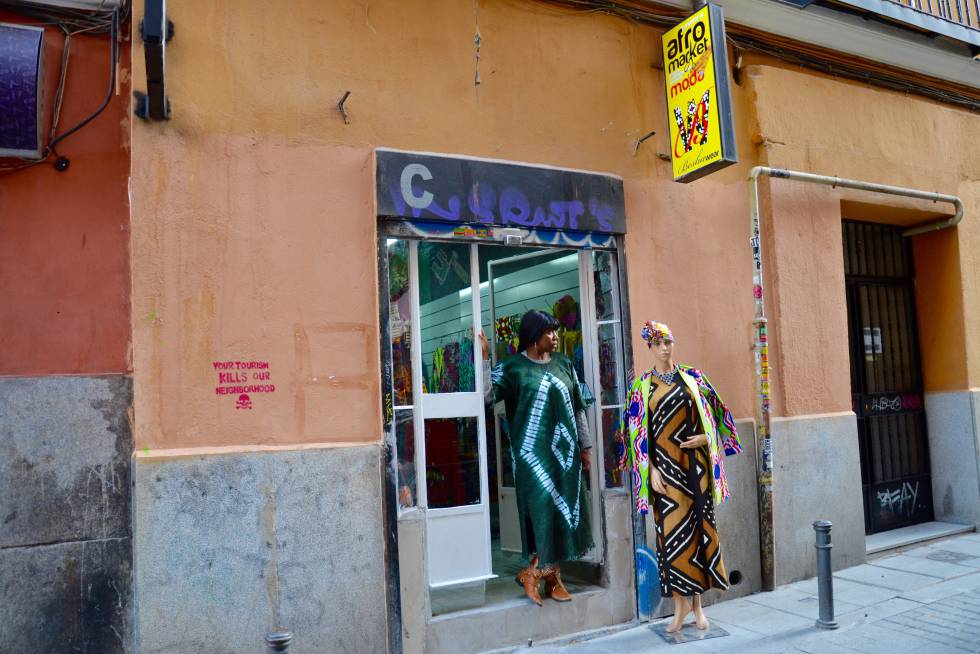 Fachada de la tienda de Becha en la calle Esgrima 5 de Madrid.