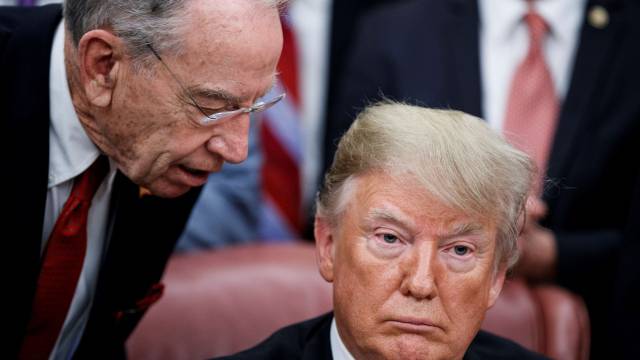 Trump con Chuck Grassley.