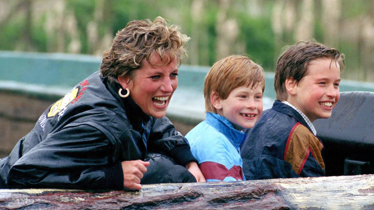 Diana de Gales con los príncipes Guillermo y Enrique, en 1990.