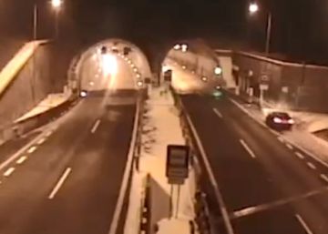 Un BMW sale volando y choca contra el techo de un túnel