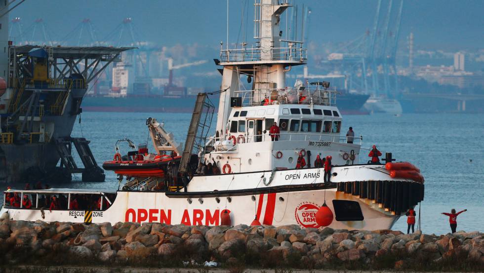 The â€˜Open Armsâ€™ arrives in Algeciras.