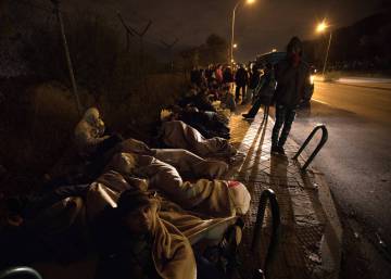 Migrants in Madrid forced to sleep on the street to request asylum