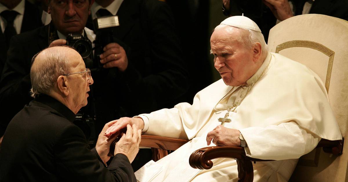 Juan Pablo II, con Marcial Maciel en el Vaticano, el 30 de noviembre del 2004.