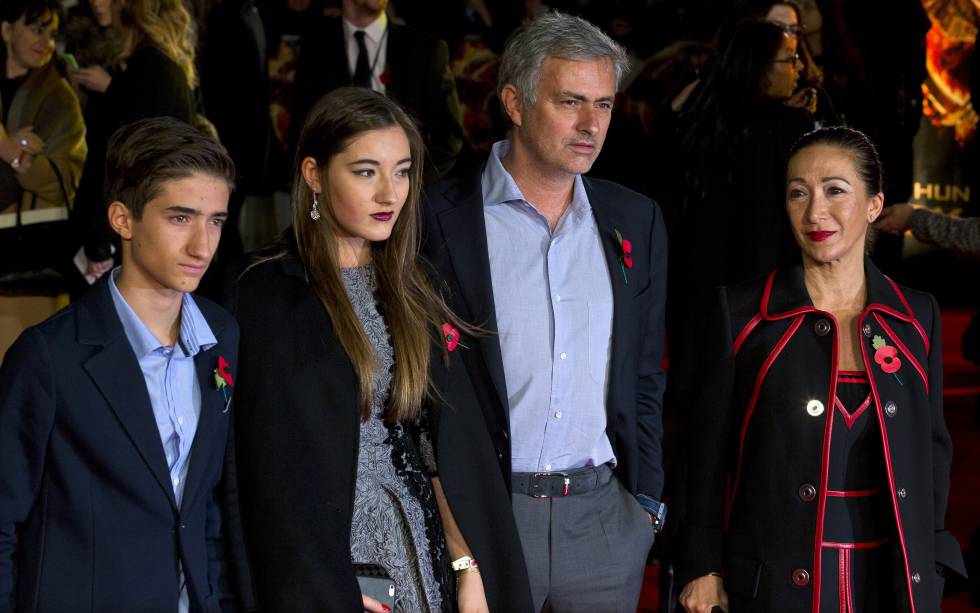 Jose Mourinho en 2014, junto a su esposa, Matilde Faria, y sus dos hijos Matilde y José Mario.