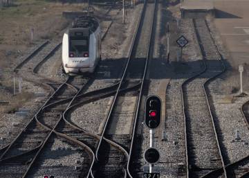 Rajoy recortó en carreteras y trenes en Extremadura un 59%