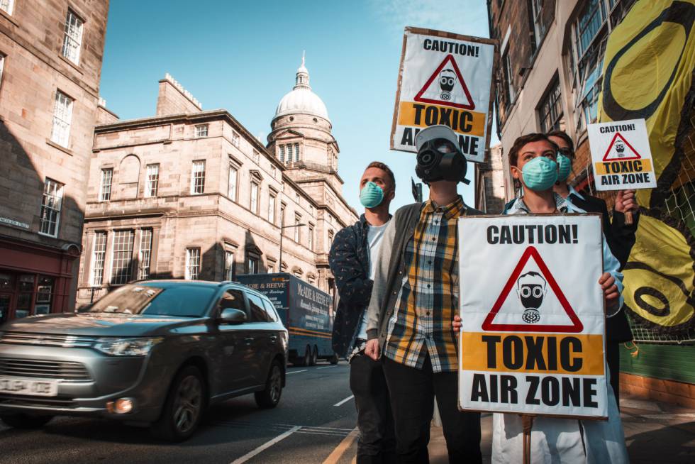 Un grupo de activistas reclama aire limpio después de que Edimburgo inclumpliese las normas sobre calidad del aire.