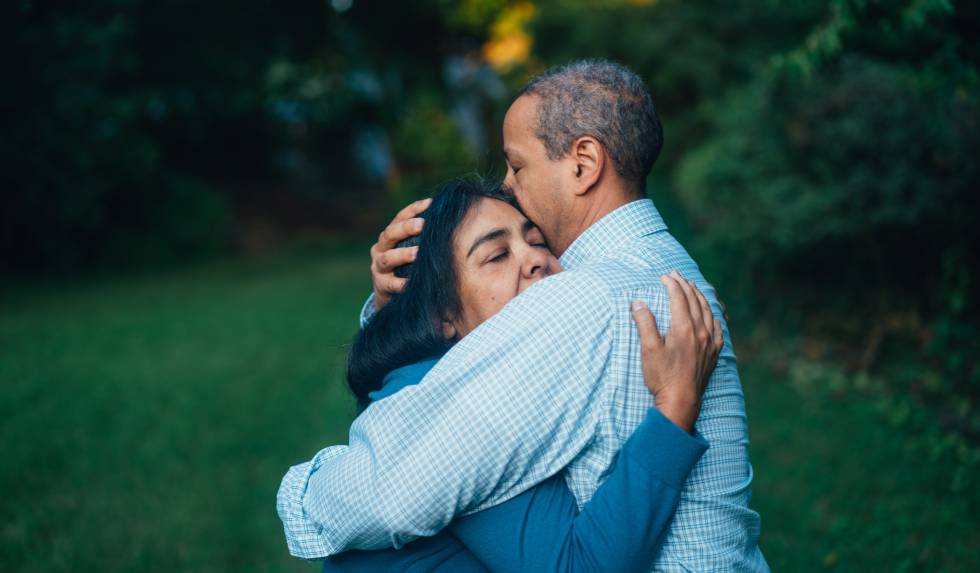 El apoyo de familiares y personas cercanas es fundamental tras un diagnóstico de cáncer