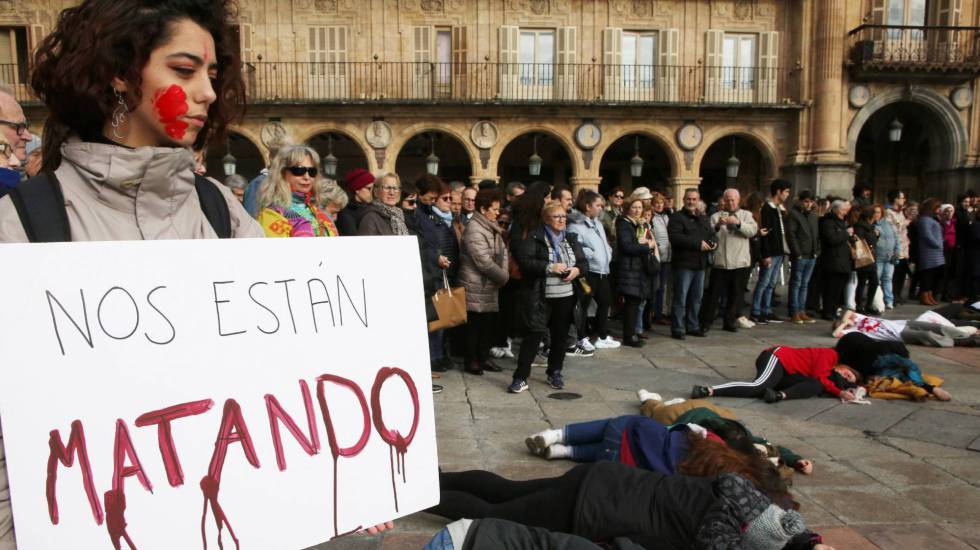 Concentración contra la violencia machista en la Plaza Mayor de Salamanca.