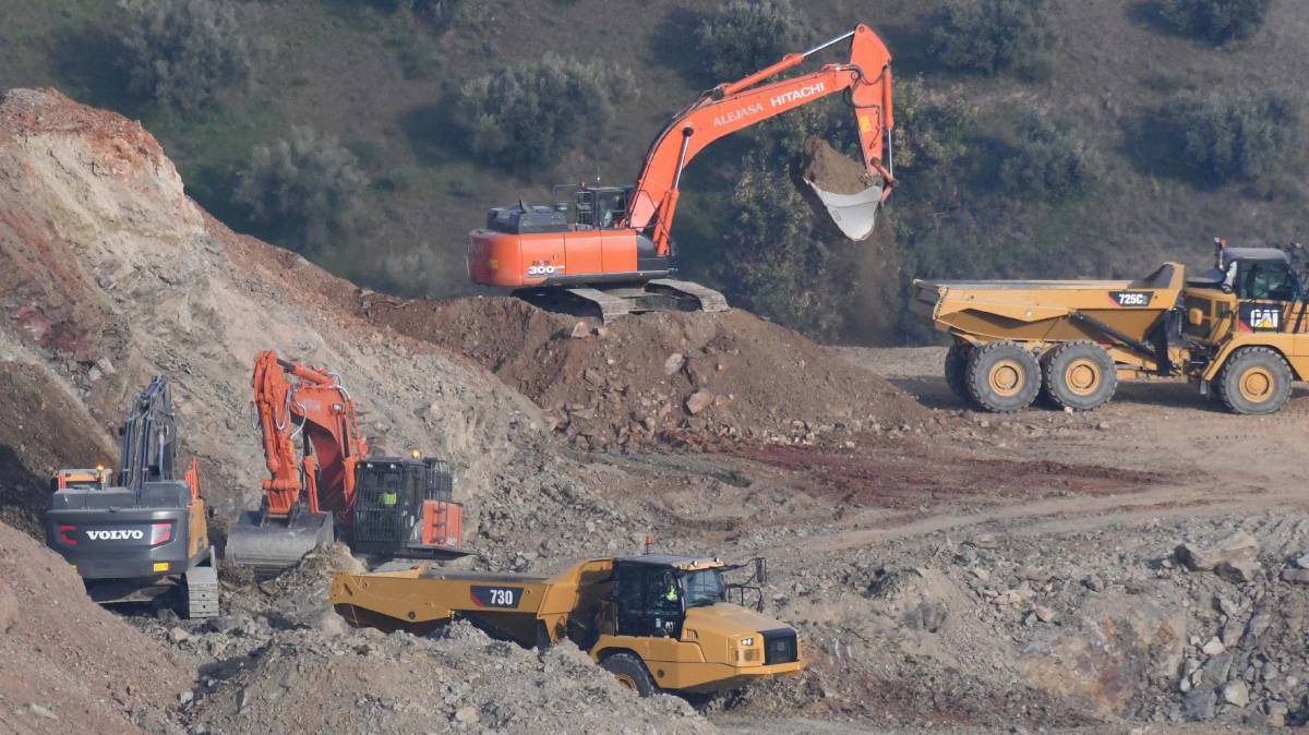 Trabajos en la finca del pozo, en Totalán.