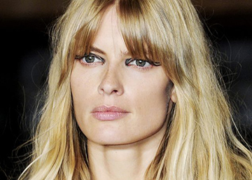 Por qué miles de mujeres están obsesionadas con este cepillo moldeador