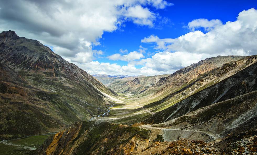 Paisaje de la cordillera del Transhimalaya en Humla, Nepal.