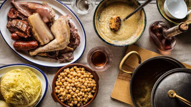 Ingredientes para elaborar un cocido.