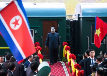 Langostas, palillos de plata y animadoras: así es el lujoso tren en el que viaja (a 60 kmh) Kim Jong-un