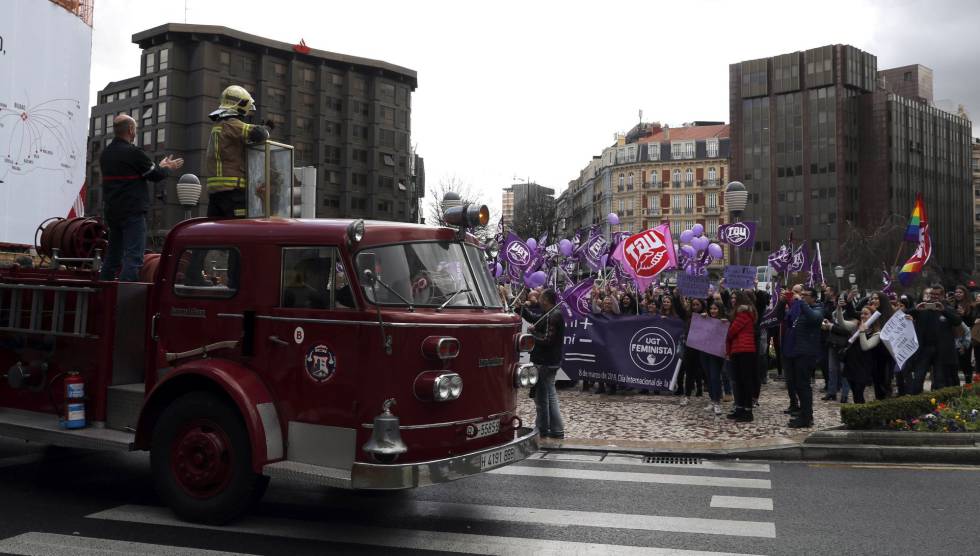 Firefighters observing the scene at a demonstration in Vitoria.