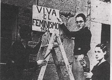 “Viva el feminismo”: la histórica foto de la abogada que luchó por la igualdad jurídica de hombres y mujeres