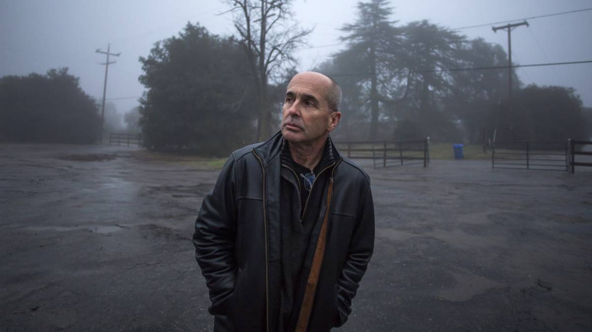 El escritor Don Winslow, en California.