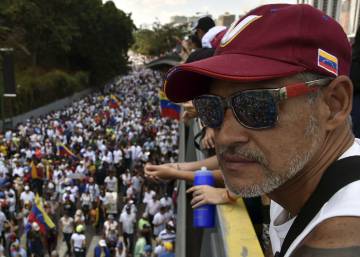 El apagón resta protagonismo a las marchas