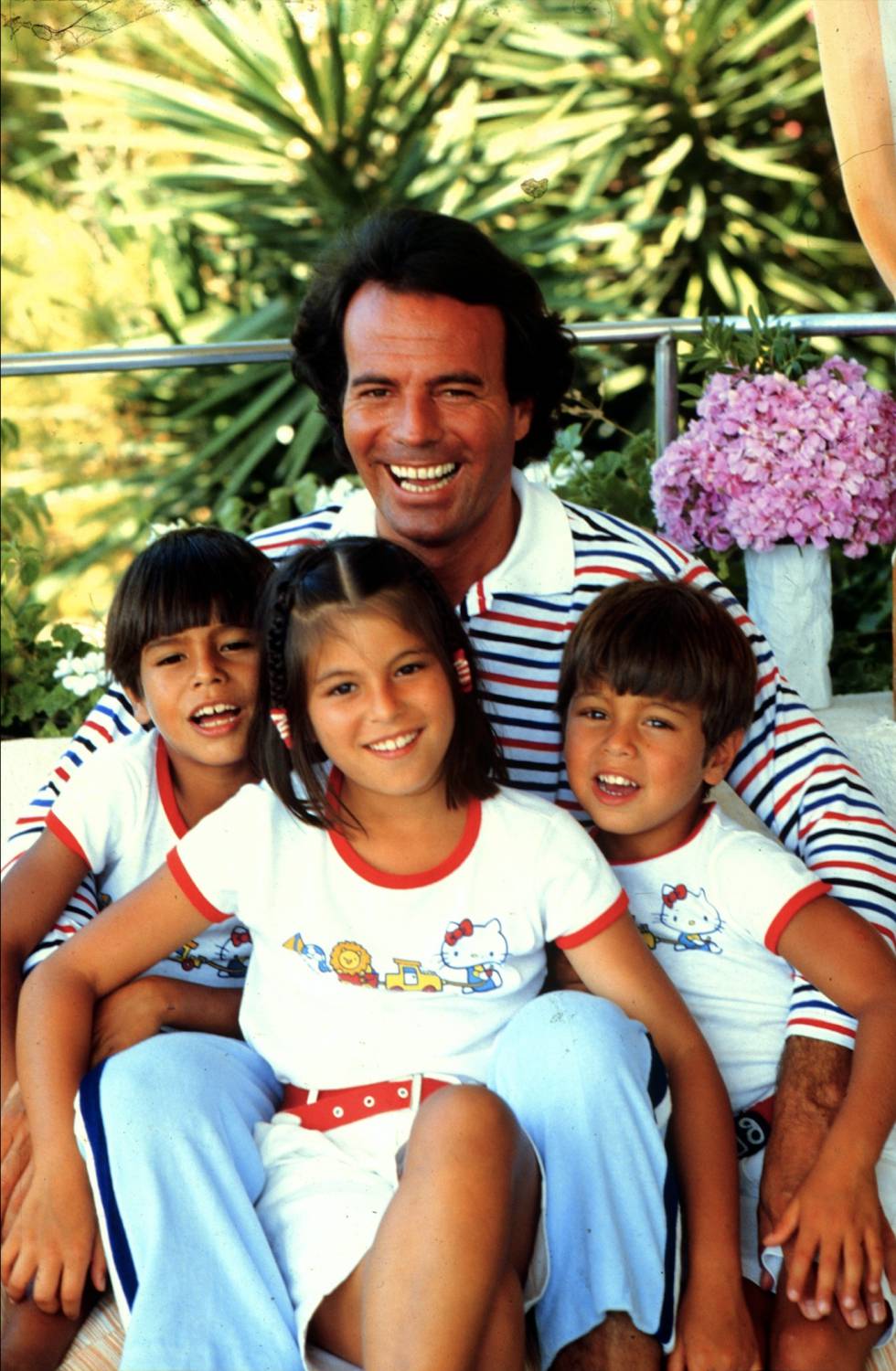 Julio con sus hijos Julio José, Chabeli y Enrique en Miami en 1981. Julio tenía entonces 38 años y Enrique, 6.