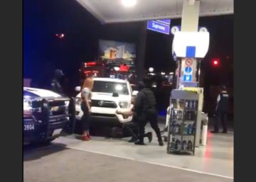 Lo que empezó como una detención acabó en una pedida de mano