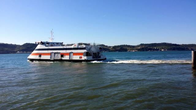 Ferri que comunica Belém con las playas de Caparica.