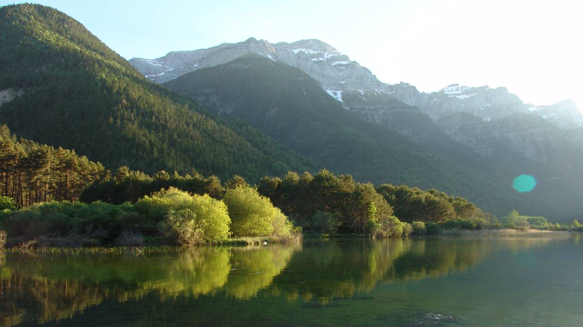 Vista del río Cinca y de la sierra de las Tucas, en el parque nacional de Ordesa y Monte Perdido. 