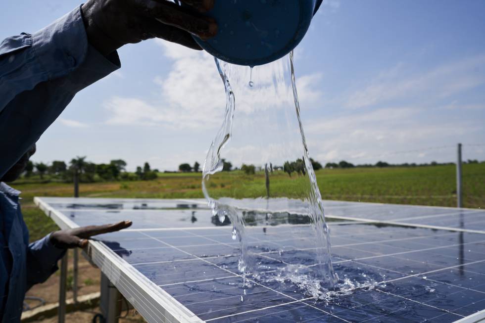 La ONG probÃ³ un sistema piloto de bomba de agua con energÃ­a solar con 300 familias de Ghana.