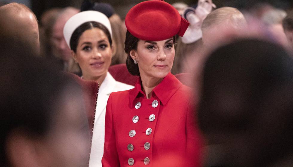 Kate Middleton y, detrás, Meghan Markle, en la celebración por el aniversario de la Commonwealth, el 11 de marzo.