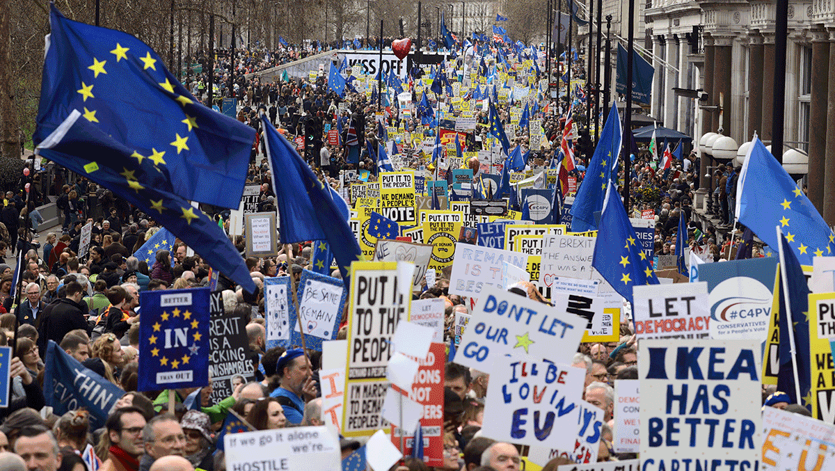 Cientos de miles de británicos inundan las calles de Londres para reclamar un nuevo referéndum sobre el Brexit