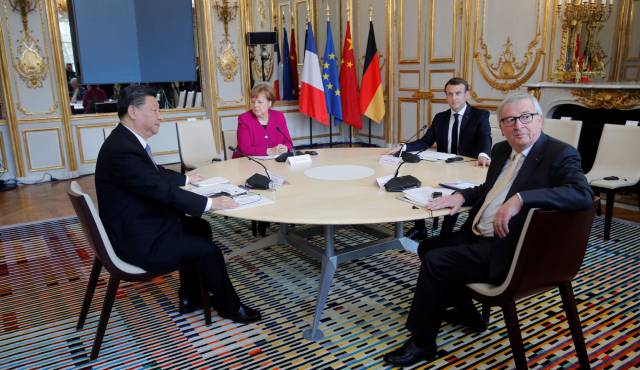 Xi Jinping, Merkel y Macron, reunidos en París.