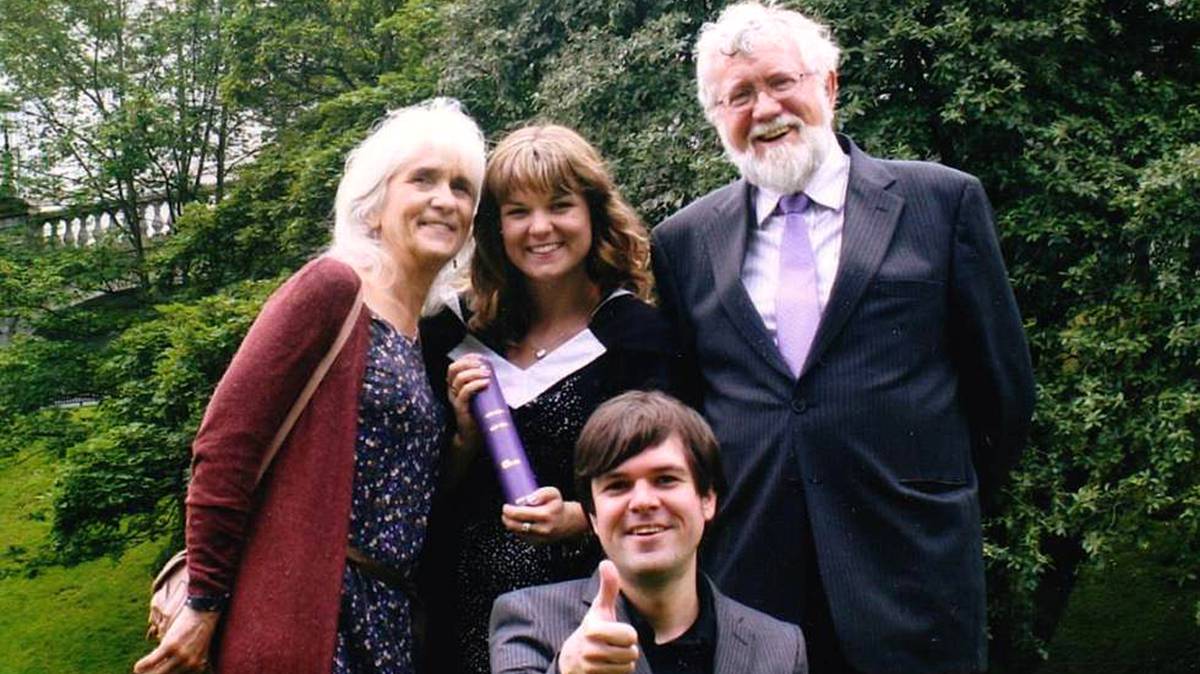 Jo Cameron con su marido Jim y sus hijos Amy y Jeremy.