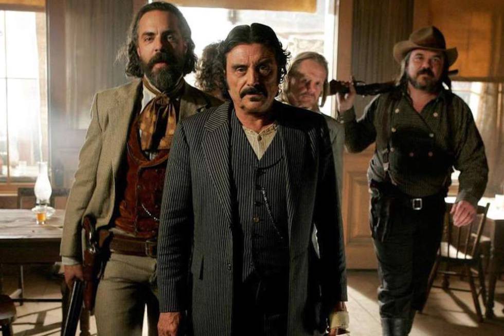 Ese maravilloso wéstern moderno que es 'Deadwood' acaba como el rosario de la aurora.