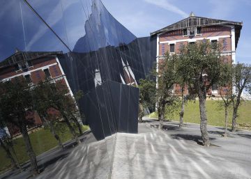 La cara oculta de Balenciaga, una historia de amor y corrupción