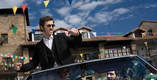 Using words like “heavy” and “fan” can help you sound more Spanish.