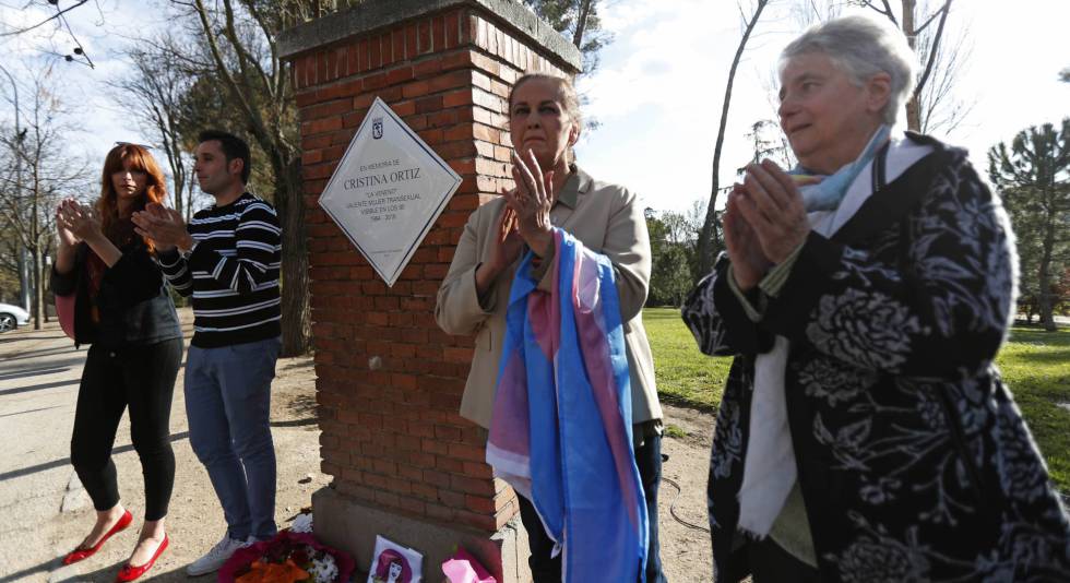 Inauguración de la placa en homenaje a La Veneno en el Parque del Oeste.  