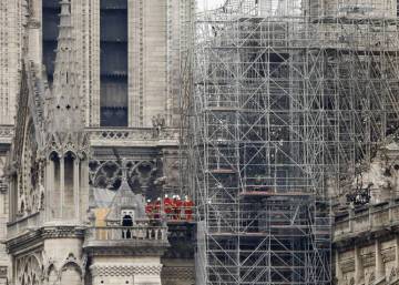 Incendio en Notre Dame, últimas noticias en directo | La supervivencia de la catedral se jugó en 30 minutos