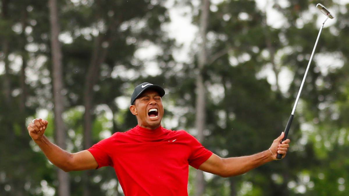 Woods celebra su victoria en el Masters de Augusta.