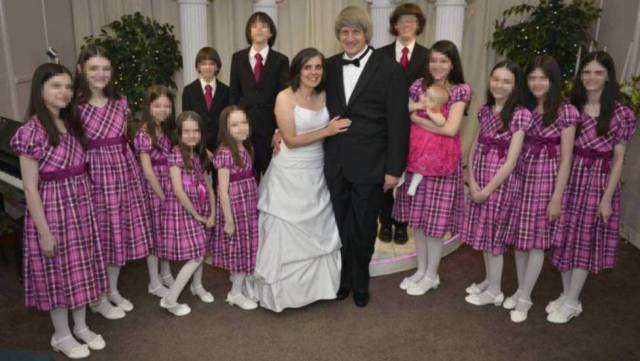 David Allen Turpin y Louise Ann Turpin, con sus 13 hijos.