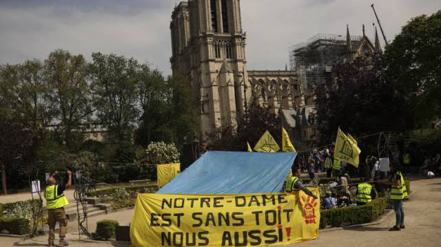 Una protesta en Notre Dame.