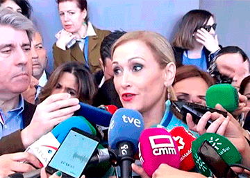 Cristina Cifuentes durante unas declaraciones en la convención del Partido Popular, en Sevilla.